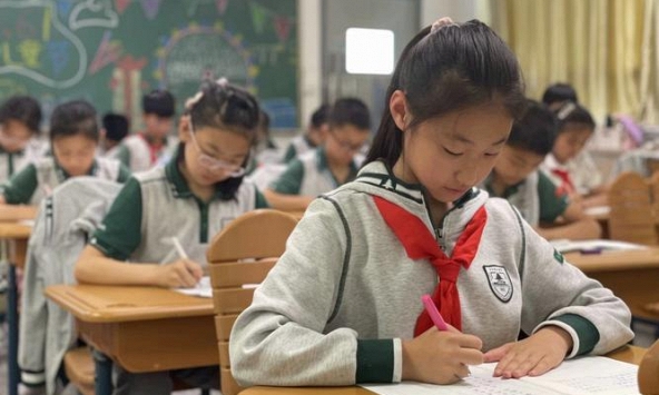 Những đứa trẻ lớn lên kiếm tiền giỏi đều có 3 đặc điểm này, giáo viên chủ nhiệm 30 năm nói: Không liên quan gì đến điểm số của chúng!