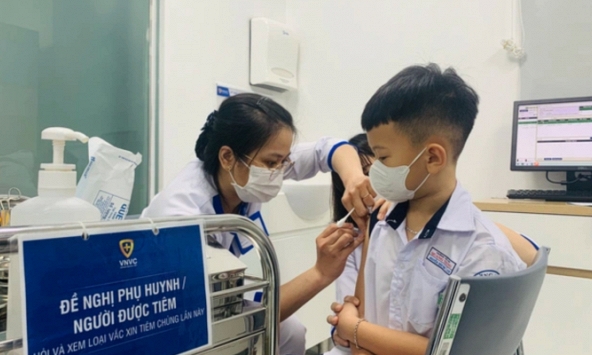 Phòng bệnh truyền nhiễm nguy hiểm cho trẻ trong mùa hè