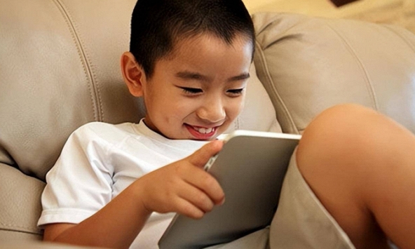 Chuyên gia tâm lý: 10 dấu hiệu này chứng minh bạn đang nuôi dạy một đứa trẻ có IQ cao!