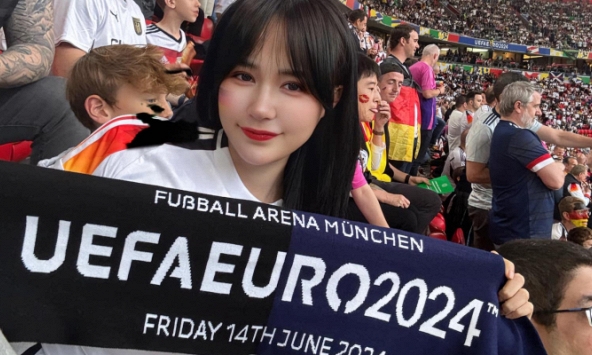 Gặp gỡ gái xinh Việt Nam chi 200 triệu đi xem Euro 2024: Fan tuyển Đức từ năm 9 tuổi, mong “cỗ xe tăng” lên ngôi vô địch 