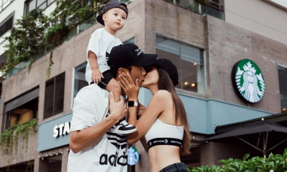 Mê mẩn bộ ảnh cực phẩm nhà Bùi Tiến Dũng và vợ mẫu tây: Nàng khoe vòng eo con kiến, chàng điển trai cơ bắp cuồn cuộn 