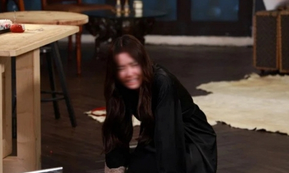 Ngày hôn lễ, sắp trao nhẫn cưới thì một người đàn bà điên đầu bù tóc rối xuất hiện: Câu gào thét lật tẩy âm mưu của chú rể (P3)