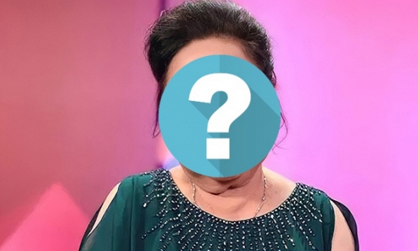 Nữ nghệ sĩ cải lương bị ép lấy chồng hơn 32 tuổi, đang hát mà được khán giả ùn ùn lên tặng tiền