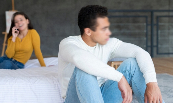 Vợ con về nhà ngoại, nửa đêm chị hàng xóm mò sang đề nghị một việc kín: Nghe mà tôi giận run người, sốc nhất là câu chốt của chị