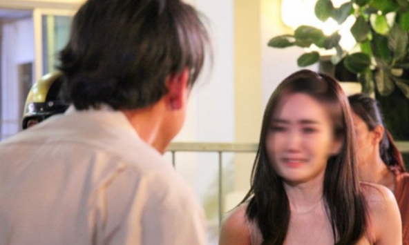 Cả nhà chồng ép tôi nghỉ việc, tôi chỉ hỏi ngược một câu mà họ cứng họng: Tại sao phụ nữ là phải hi sinh vì gia đình?