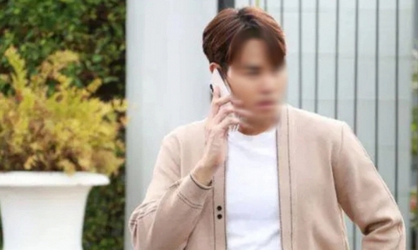 Lén đặt camera trong nhà, tôi run sợ khi biết nguyên nhân những vết bầm tím rải rác trên người vợ: Cái giá phải trả khi xa nhà liên tục