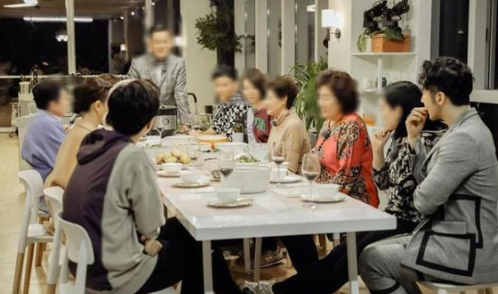 Mỗi lần tôi về quê, mẹ đều đưa người lạ tới ăn cơm, tôi thừa biết mục đích của bà nhưng vẫn làm căng đuổi thẳng cổ họ đi