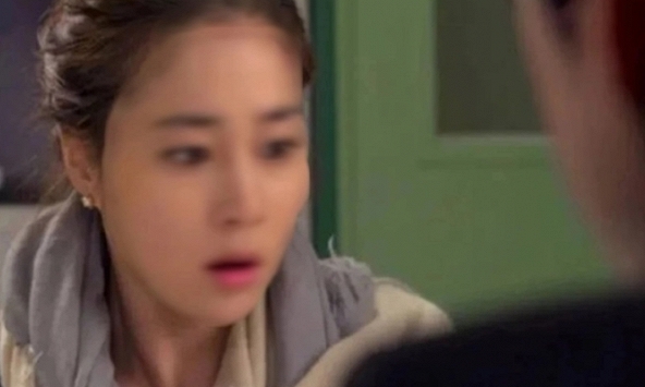 Tôi giật mình phát hiện sổ bảo hiểm xã hội của mình nằm gọn trong cốp xe của chồng và choáng váng khi biết ý định sắp tới của anh