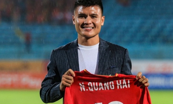 Quang Hải 'quay xe' không xuất ngoại, ở lại Việt Nam để kiếm tiền tỷ?