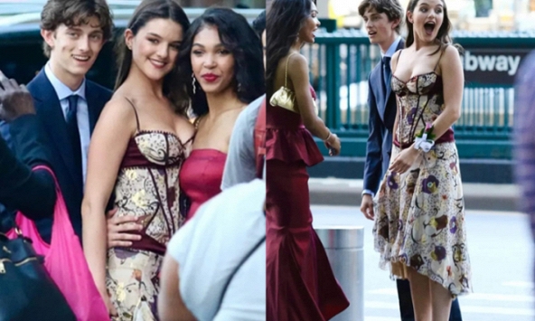 Suri Cruise rạng rỡ nắm chặt tay bạn trai dự vũ hội cuối cấp, ngoại hình tuổi 18 cuốn hút chẳng kém siêu mẫu