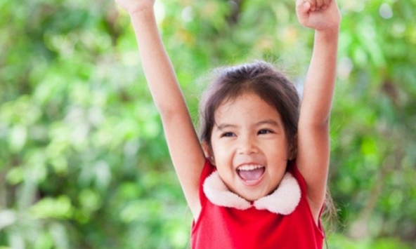 Đằng sau 1 đứa trẻ tự tin tỏa sáng là kiểu cha mẹ đang nỗ lực hết mình đáp ứng 3 nhu cầu cơ bản này 