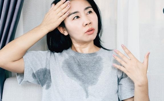 Dù đông hay hè, đổ quá nhiều mồ hôi ở 4 nơi này trên cơ thể nghĩa là trong người đầy bệnh tật