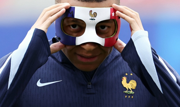 Vì sao Mbappe bị vỡ mũi nhưng vẫn không được đeo mặt nạ có cờ tuyển Pháp ra sân tại Euro 2024?