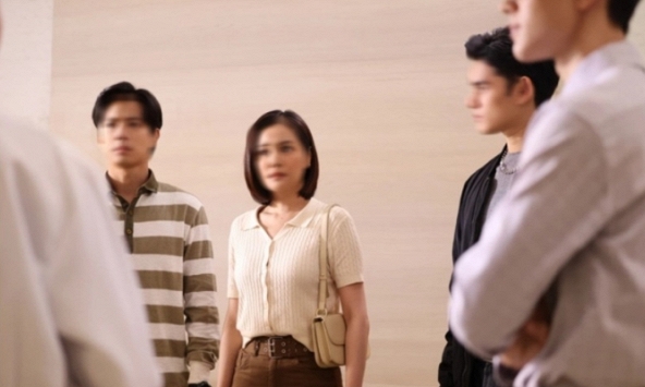 Lương hưu của bố 11 triệu/tháng, ngày ăn không quá 20 nghìn, khi ông đột quỵ qua đời, chúng tôi đào được chiếc hòm gỗ dưới nền nhà mà choáng