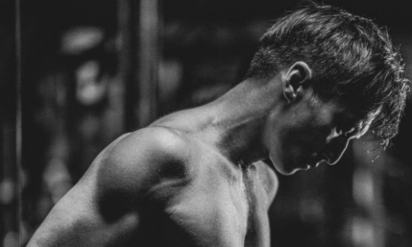 Nam thần gây sốt với màn khoe body cực phẩm, nhan sắc 'bất biến' sau gần 30 năm mới bất ngờ