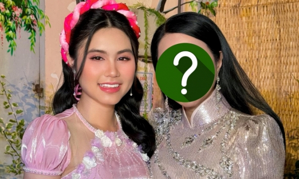 Cô đào sống trong biệt thự triệu đô đưa cả nhà về nước, nhan sắc của con gái lớn sáng bừng