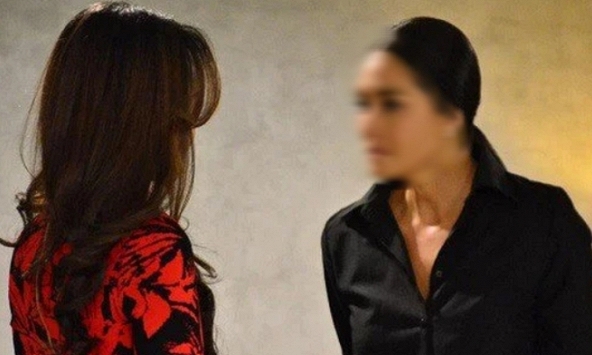 Vội vã về nhà mừng sinh nhật mẹ chồng, tôi thấy 'con dâu hụt' của bà đang mặc váy ngủ nằm lăn lê bò toài trên giường của mình