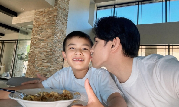 Con trai cứ ăn vào là bị ói ra, Đan Trường hoảng hốt tìm kiếm sự giúp đỡ