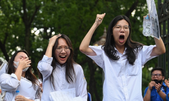 Đã 3 năm trôi qua nhưng vụ 'tai nạn thi tốt nghiệp' này vẫn khiến dân mạng cười bò, được gọi là: Giai thoại kinh điển nhất mùa thi!