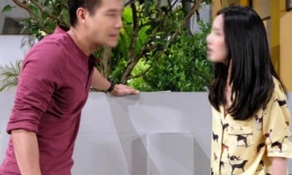 Thấy đồng nghiệp vỡ nợ, tôi về nhà truy hỏi vợ về tài sản tích lũy được, ngờ đâu cô ấy mang ra 6 cuốn sổ đỏ