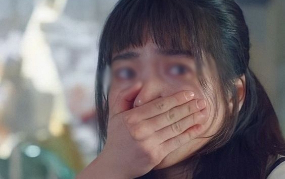 Cô gái vô tình phát hiện mắc giang mai khi hiến máu dù chưa từng quan hệ, hé lộ bí mật gia đình giấu kỹ hơn 20 năm