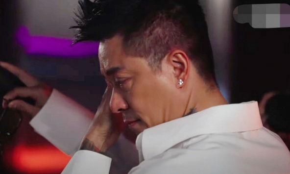 'Anh trai vượt ngàn chông gai' tập 1: Tuấn Hưng khóc nghẹn không kìm được nhưng spotlight lại thuộc về người này