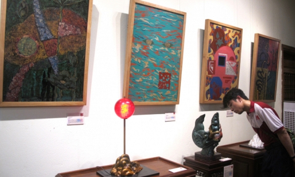 Sơn mài truyền thống được chắp cánh vào cuộc sống đương đại bởi những nghệ sĩ trẻ 