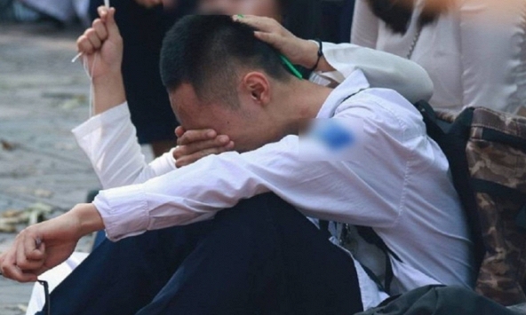 Nhờ cô giáo tra điểm thi lớp 10 giúp, mẹ Hà Nội bức xúc vì cô 'thiếu tế nhị' khiến con bị chế giễu: Đọc xong không biết bênh ai