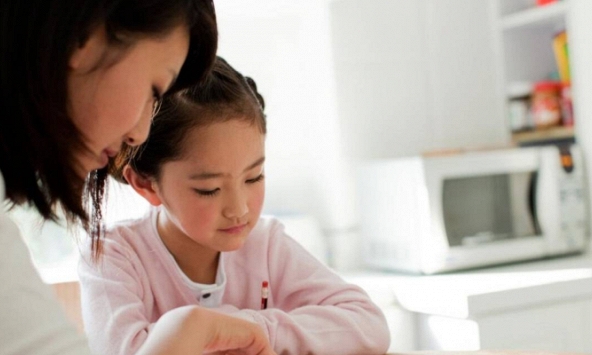 Trẻ có EQ thấp hầu hết đều do 3 kiểu cha mẹ này