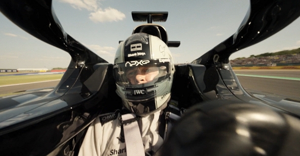 Tài tử Brad Pitt trở lại trong bom tấn hợp tác giữa Warner Bros. Pictures và Apple Original Films