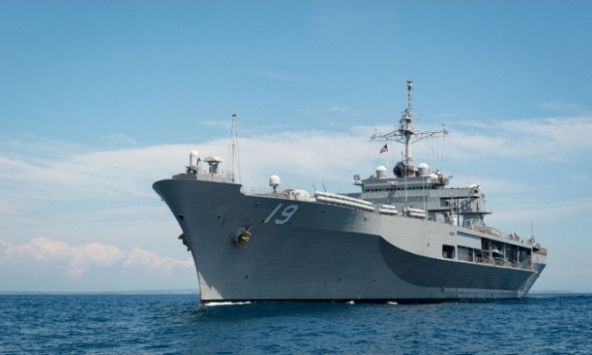 Soái hạm và tàu tuần duyên của Hoa Kỳ tới thăm Việt Nam