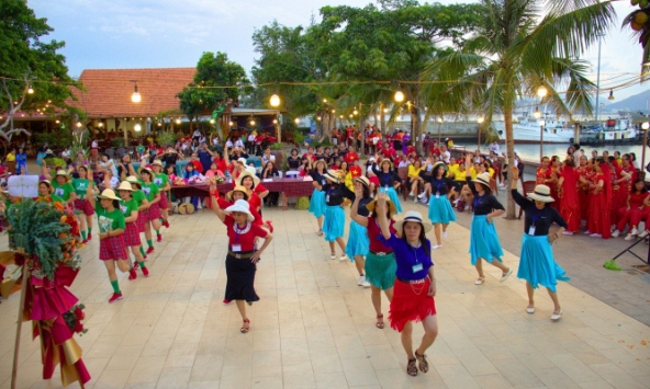 Gần 300 nữ hội viên CLB UNESCO dance dân vũ thể thao Khánh Hòa tham gia “Vũ hội Nha Trang hè 2024”