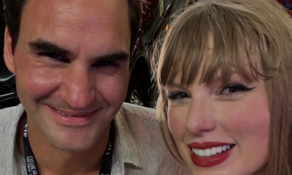 Khung hình cực đỉnh: Taylor Swift tươi rói chụp ảnh cùng huyền thoại quần vợt Roger Federer, vì sao lại có khoảnh khắc ngọt ngào này?