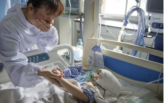 3 người một nhà cùng phát hiện ung thư tuyến tụy, người cha bật khóc: 'Tôi đã xem nhẹ 1 cảm giác của con'