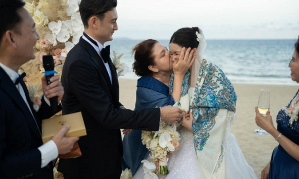 Cảm động tâm sự của bố Đặng Văn Lâm khi con lấy vợ: Hãy yêu vợ con như bố yêu mẹ, giữ gìn gia đình như bố 30 năm qua