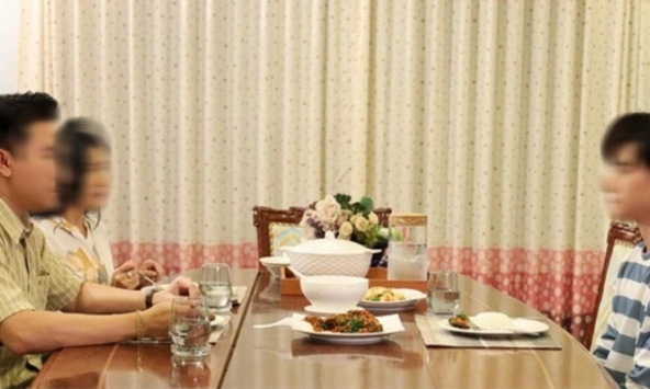 Được anh rể tặng chiếc xe ô tô mới trị giá 700 triệu mà vợ chồng tôi không dám nhận vì câu thì thầm dưới bếp của chị gái