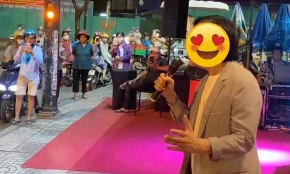 Sao nam hát live giữa phố, vừa cất giọng đã gây phản ứng này, xứng danh 'vua cải lương' triệu người mê đắm