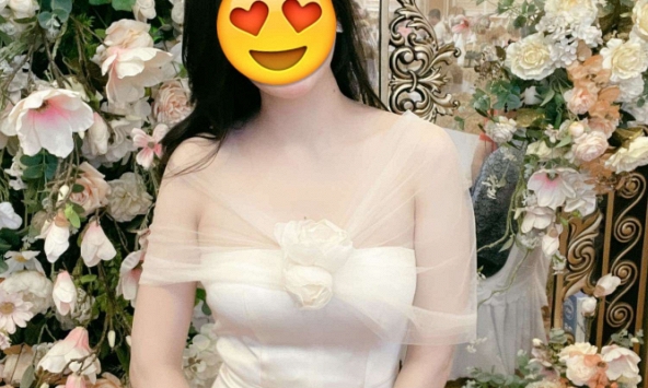 Tiếp viên hàng không nghỉ việc lấy chồng MC, giờ ở biệt thự hàng chục tỷ: Hai vợ chồng dạy con miễn chê