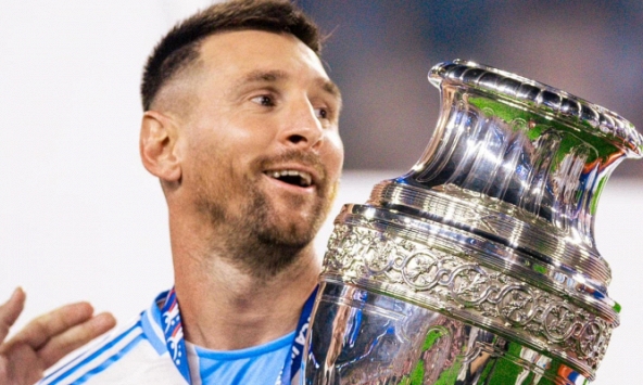 Messi lập kỷ lục sở hữu nhiều danh hiệu nhất lịch sử bóng đá thế giới, vượt trội so với Ronaldo 