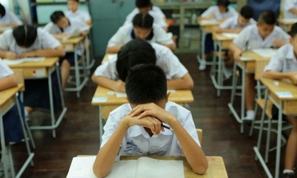 Học sinh lớp 6 gây xôn xao vì bức tâm thư: 'Đừng làm nát tuổi thơ tươi đẹp của con”, người tinh ý phát hiện 1 chi tiết bất thường