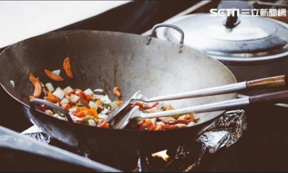 Người đàn ông mắc 2 loại ung thư cùng lúc, bác sĩ tiết lộ một đồ gia dụng trong bếp là đồng phạm