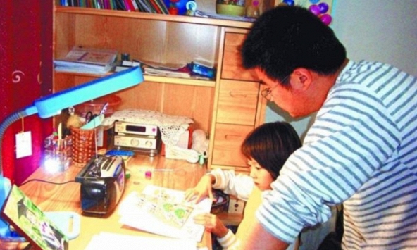 Cha mẹ còn dạy kiểu này thì con đi học không bao giờ được điểm cao!