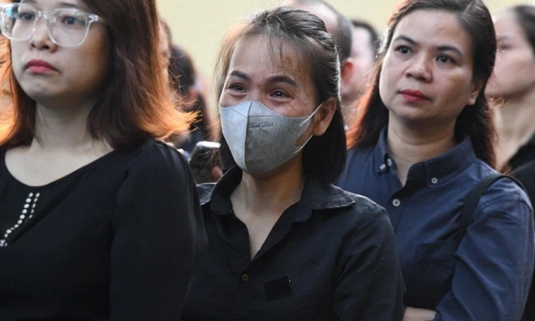 Nhân dân thôn Lại Đà xúc động khi đến viếng Tổng Bí thư Nguyễn Phú Trọng tại quê nhà.