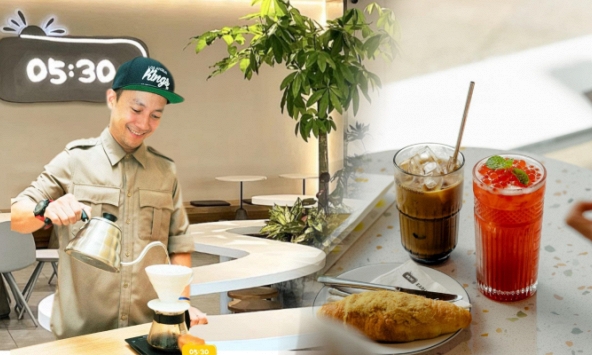 Quán cà phê Đinh Tiến Đạt mời 32 anh tài đỉnh cỡ nào: Toàn biệt thự trung tâm Sài Gòn, giá đồ uống ngang Starbucks nhưng chất lượng bất ngờ