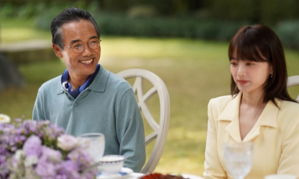 Chồng bắt tôi dậy từ 5h sáng để nấu cơm cho cả nhà, vừa bước xuống bếp, bố chồng quát một câu, tôi vội quay trở lại giường