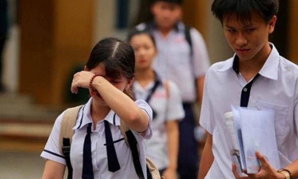 Nữ sinh cấp 3 thấy xấu hổ, bị trêu đùa trong ngày đầu đi học vì tên có chữ 'Thị'