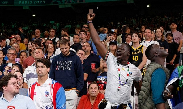 Olympic 2024 tiếp tục có biến: Ban tổ chức 'thiếu tôn trọng' phát nhầm quốc ca, khiến fan la ó tức tối