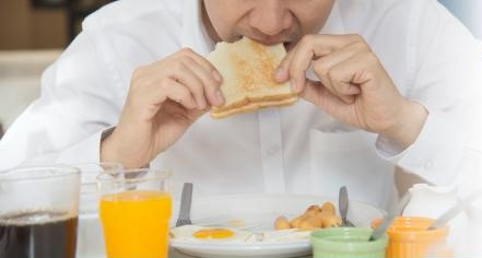 Cắt bỏ 2 loại thực phẩm giúp người đàn ông gần như 'thoát kiếp' tiểu đường chỉ trong 1 tháng, cholesterol cũng cải thiện rõ rệt