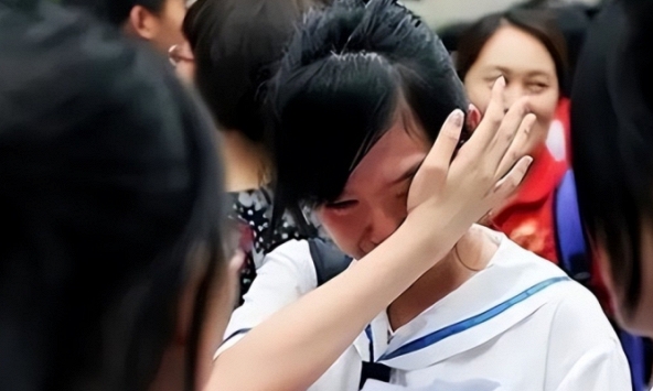 Nữ sinh 2k6 quên làm một điều gây ảnh hưởng đến tương lai, lên mạng than thở để tìm sự đồng cảm ai dè bị phản ứng ngược