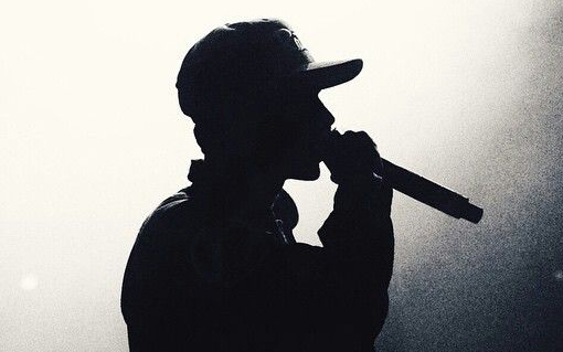 Điều tra khẩn nam rapper hành hung người đi đường